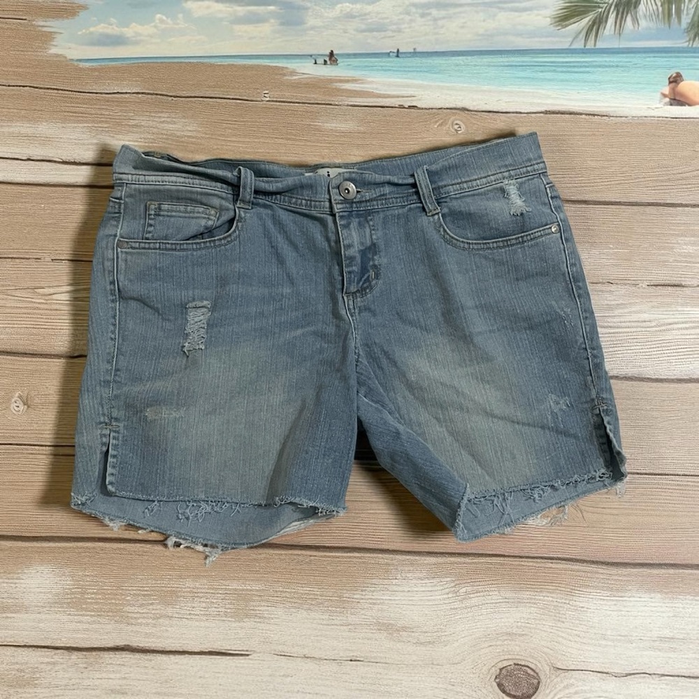 LEI Distressed Blue Jean Shorts‎ THRASHED